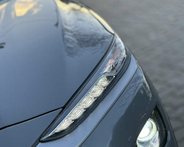 Серый Хендай Kona, объемом двигателя 0 л и пробегом 126 тыс. км за 17300 $, фото 11 на Automoto.ua