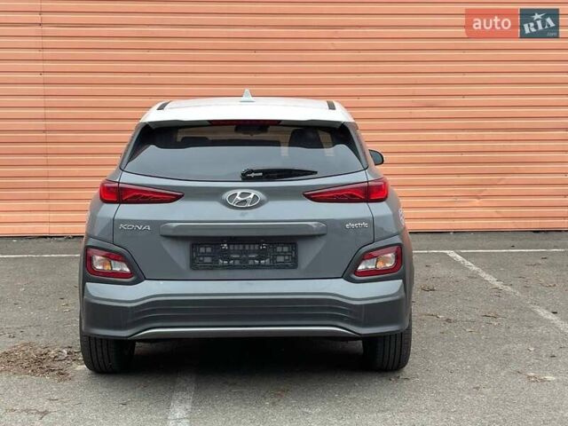 Серый Хендай Kona, объемом двигателя 0 л и пробегом 54 тыс. км за 17500 $, фото 6 на Automoto.ua