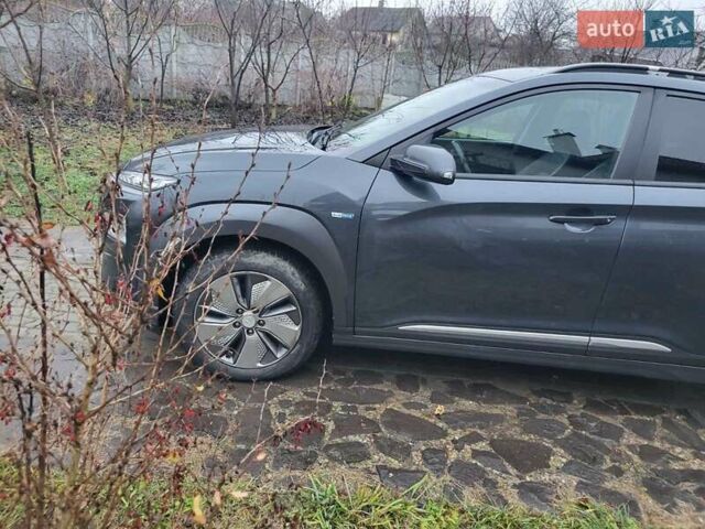 Серый Хендай Kona, объемом двигателя 0 л и пробегом 194 тыс. км за 15800 $, фото 23 на Automoto.ua