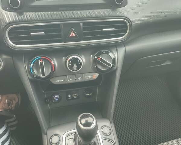 Серый Хендай Kona, объемом двигателя 2 л и пробегом 112 тыс. км за 14700 $, фото 18 на Automoto.ua