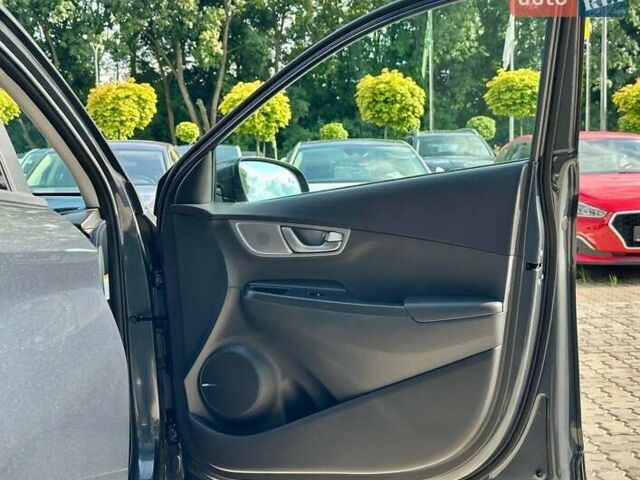 Серый Хендай Kona, объемом двигателя 0 л и пробегом 137 тыс. км за 16700 $, фото 37 на Automoto.ua