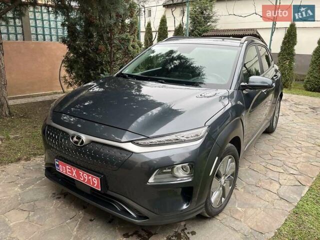 Серый Хендай Kona, объемом двигателя 0 л и пробегом 80 тыс. км за 18900 $, фото 1 на Automoto.ua