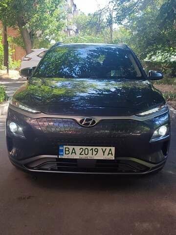 Серый Хендай Kona, объемом двигателя 0 л и пробегом 105 тыс. км за 17999 $, фото 5 на Automoto.ua