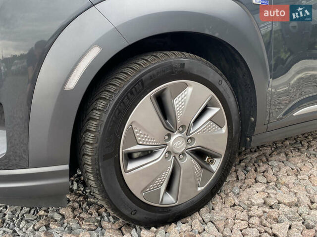 Сірий Хендай Kona, об'ємом двигуна 0 л та пробігом 115 тис. км за 18700 $, фото 6 на Automoto.ua