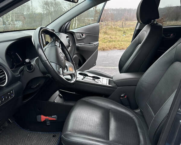 Серый Хендай Kona, объемом двигателя 0 л и пробегом 115 тыс. км за 19000 $, фото 22 на Automoto.ua