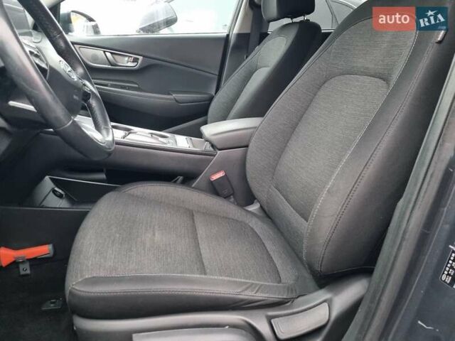 Серый Хендай Kona, объемом двигателя 0 л и пробегом 151 тыс. км за 16399 $, фото 16 на Automoto.ua