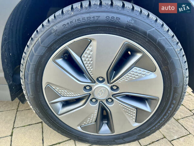 Серый Хендай Kona, объемом двигателя 0 л и пробегом 95 тыс. км за 17500 $, фото 43 на Automoto.ua