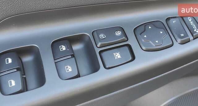 Сірий Хендай Kona, об'ємом двигуна 0 л та пробігом 71 тис. км за 17500 $, фото 11 на Automoto.ua