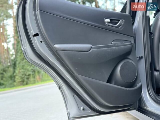 Серый Хендай Kona, объемом двигателя 0 л и пробегом 96 тыс. км за 17200 $, фото 71 на Automoto.ua