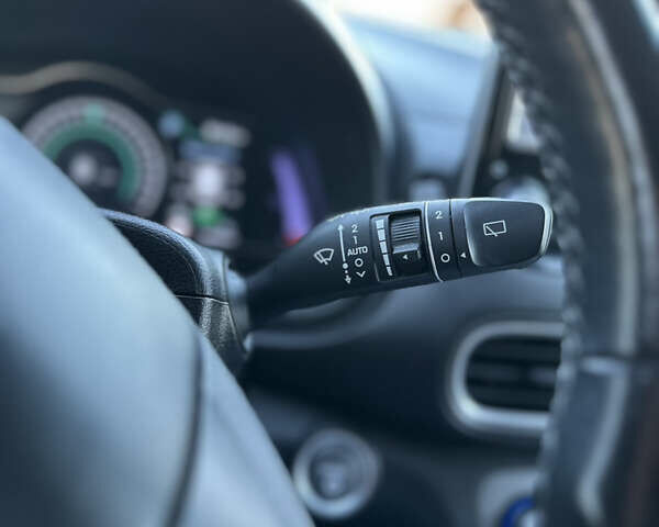 Серый Хендай Kona, объемом двигателя 0 л и пробегом 126 тыс. км за 17300 $, фото 88 на Automoto.ua