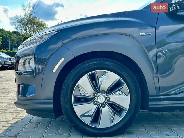 Серый Хендай Kona, объемом двигателя 0 л и пробегом 137 тыс. км за 16700 $, фото 5 на Automoto.ua