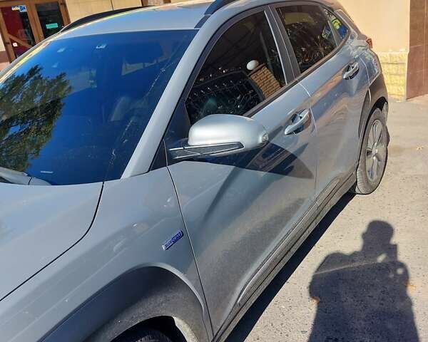 Сірий Хендай Kona, об'ємом двигуна 0 л та пробігом 110 тис. км за 16500 $, фото 7 на Automoto.ua
