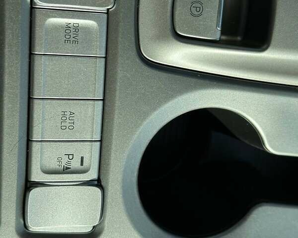 Серый Хендай Kona, объемом двигателя 0 л и пробегом 137 тыс. км за 16700 $, фото 15 на Automoto.ua