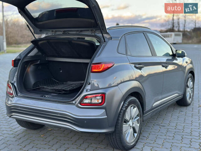 Серый Хендай Kona, объемом двигателя 0 л и пробегом 126 тыс. км за 17300 $, фото 42 на Automoto.ua