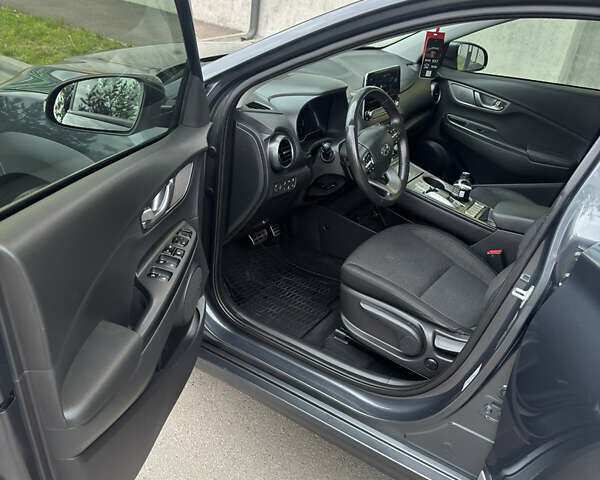 Сірий Хендай Kona, об'ємом двигуна 0 л та пробігом 65 тис. км за 17300 $, фото 33 на Automoto.ua