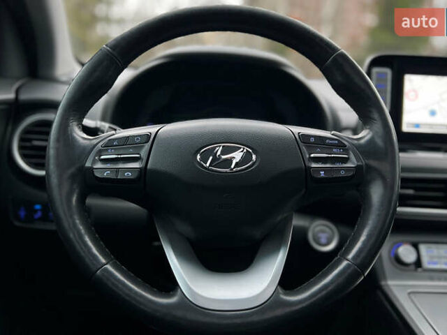 Серый Хендай Kona, объемом двигателя 0 л и пробегом 164 тыс. км за 16999 $, фото 9 на Automoto.ua