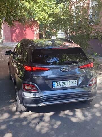 Серый Хендай Kona, объемом двигателя 0 л и пробегом 105 тыс. км за 17999 $, фото 8 на Automoto.ua