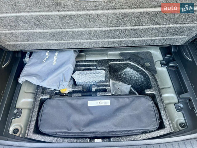 Серый Хендай Kona, объемом двигателя 0 л и пробегом 95 тыс. км за 17500 $, фото 55 на Automoto.ua