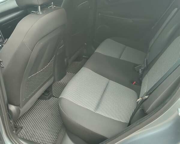 Серый Хендай Kona, объемом двигателя 2 л и пробегом 112 тыс. км за 14700 $, фото 23 на Automoto.ua