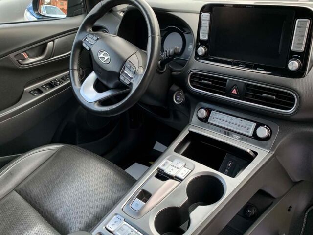 Серый Хендай Kona, объемом двигателя 64 л и пробегом 119 тыс. км за 17900 $, фото 13 на Automoto.ua