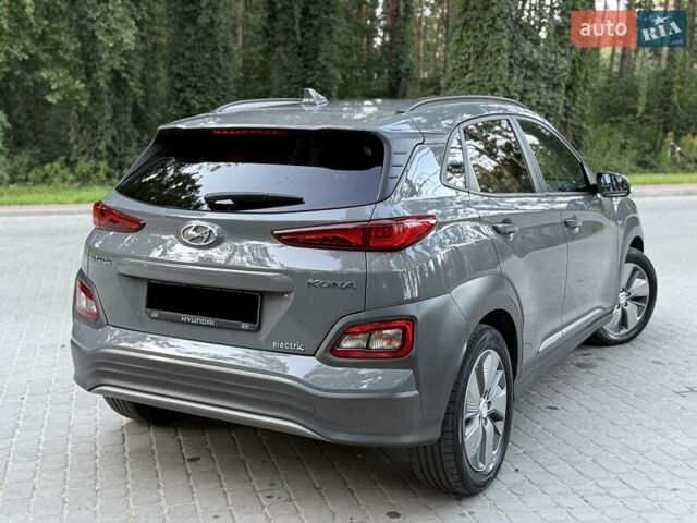 Серый Хендай Kona, объемом двигателя 0 л и пробегом 96 тыс. км за 17200 $, фото 13 на Automoto.ua