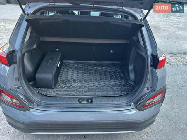 Сірий Хендай Kona, об'ємом двигуна 0 л та пробігом 122 тис. км за 17200 $, фото 16 на Automoto.ua
