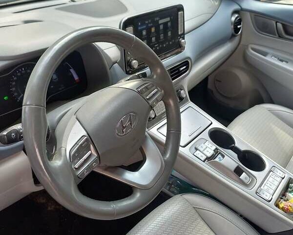 Серый Хендай Kona, объемом двигателя 0 л и пробегом 90 тыс. км за 16500 $, фото 13 на Automoto.ua