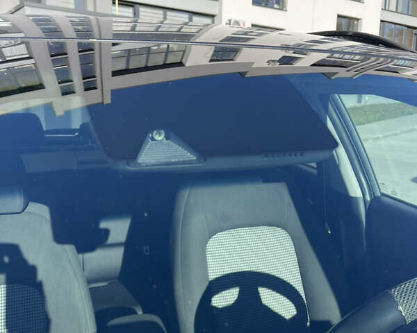 Серый Хендай Kona, объемом двигателя 2 л и пробегом 93 тыс. км за 15900 $, фото 13 на Automoto.ua