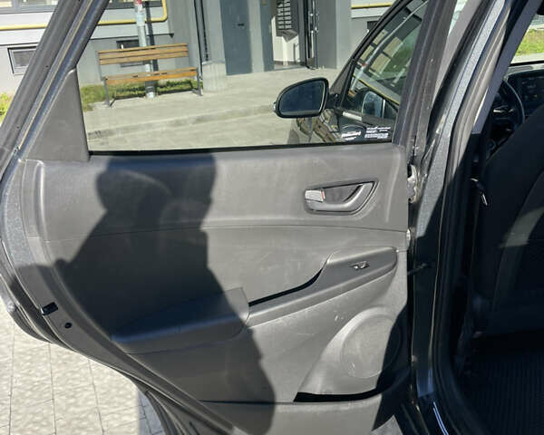 Серый Хендай Kona, объемом двигателя 2 л и пробегом 93 тыс. км за 15900 $, фото 33 на Automoto.ua