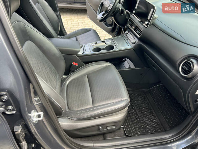 Серый Хендай Kona, объемом двигателя 0 л и пробегом 96 тыс. км за 17300 $, фото 9 на Automoto.ua