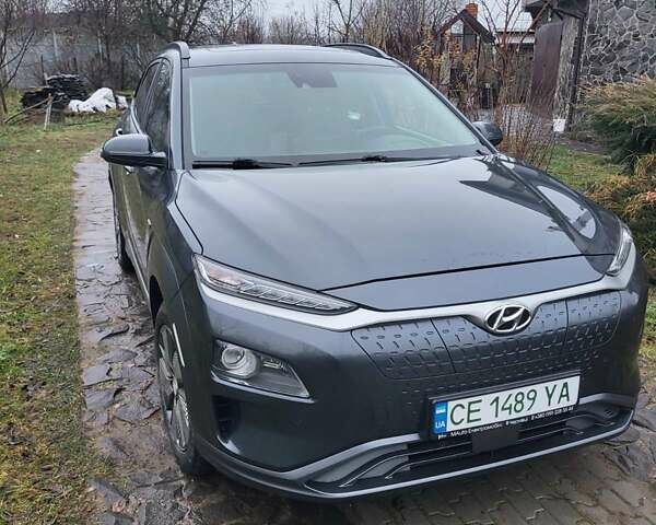 Серый Хендай Kona, объемом двигателя 0 л и пробегом 194 тыс. км за 15800 $, фото 1 на Automoto.ua