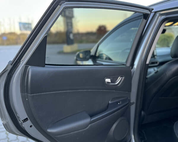 Серый Хендай Kona, объемом двигателя 0 л и пробегом 126 тыс. км за 17300 $, фото 58 на Automoto.ua