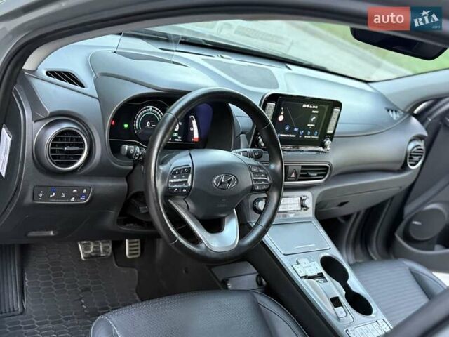 Серый Хендай Kona, объемом двигателя 0 л и пробегом 96 тыс. км за 17200 $, фото 47 на Automoto.ua