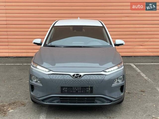 Серый Хендай Kona, объемом двигателя 0 л и пробегом 54 тыс. км за 17500 $, фото 2 на Automoto.ua