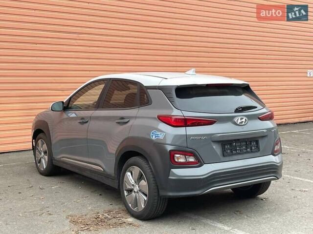 Серый Хендай Kona, объемом двигателя 0 л и пробегом 54 тыс. км за 17500 $, фото 7 на Automoto.ua