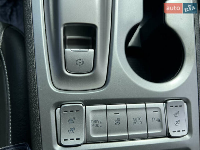 Серый Хендай Kona, объемом двигателя 0 л и пробегом 96 тыс. км за 17300 $, фото 18 на Automoto.ua