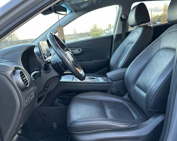 Серый Хендай Kona, объемом двигателя 0 л и пробегом 126 тыс. км за 17300 $, фото 55 на Automoto.ua