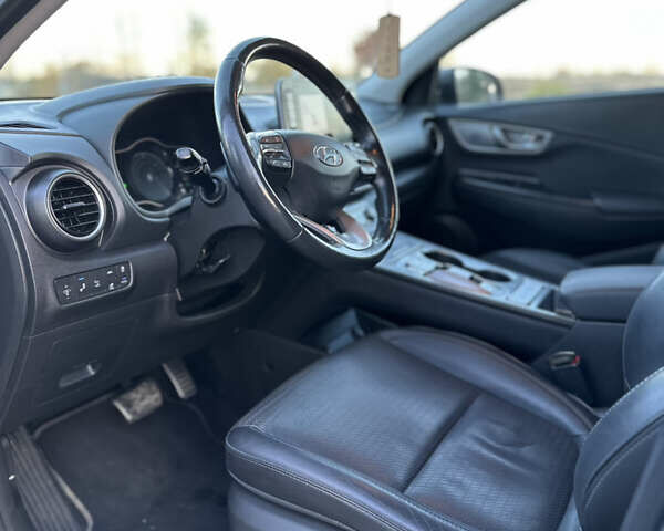 Серый Хендай Kona, объемом двигателя 0 л и пробегом 126 тыс. км за 17300 $, фото 47 на Automoto.ua