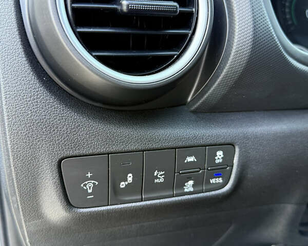 Серый Хендай Kona, объемом двигателя 0 л и пробегом 90 тыс. км за 16750 $, фото 47 на Automoto.ua