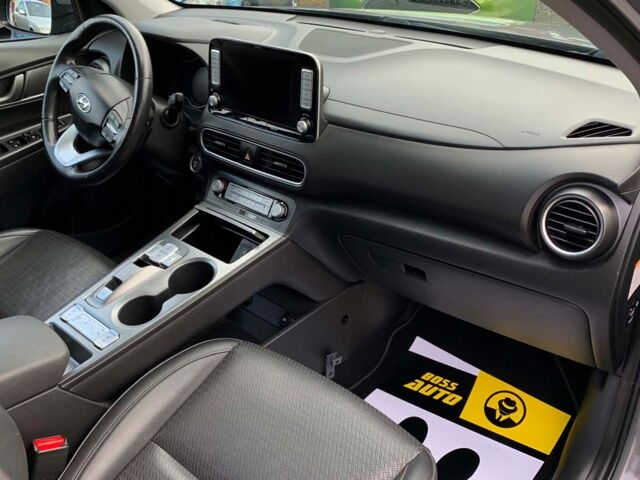 Серый Хендай Kona, объемом двигателя 64 л и пробегом 119 тыс. км за 17900 $, фото 12 на Automoto.ua