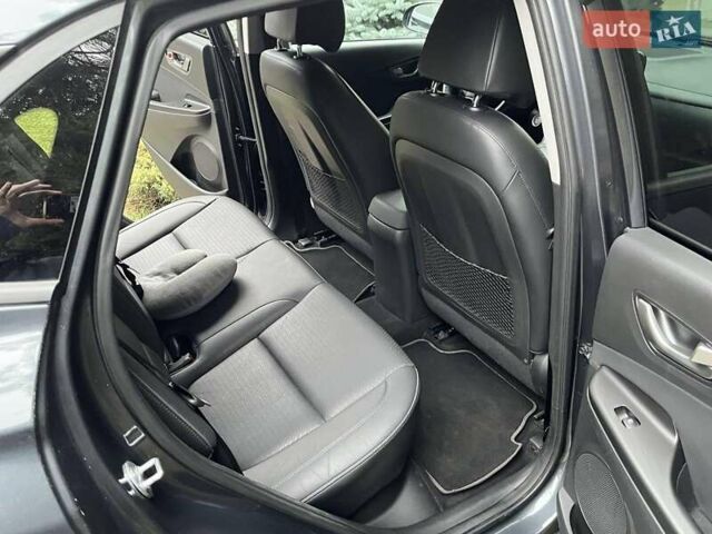 Серый Хендай Kona, объемом двигателя 0 л и пробегом 80 тыс. км за 18900 $, фото 19 на Automoto.ua