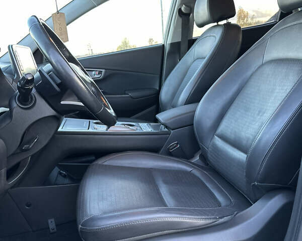 Серый Хендай Kona, объемом двигателя 0 л и пробегом 126 тыс. км за 17300 $, фото 49 на Automoto.ua