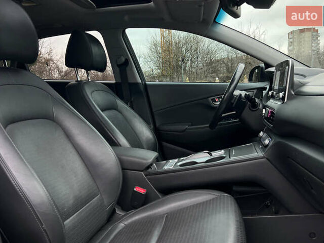 Серый Хендай Kona, объемом двигателя 0 л и пробегом 164 тыс. км за 16999 $, фото 18 на Automoto.ua