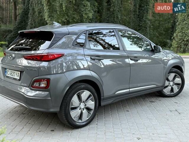 Серый Хендай Kona, объемом двигателя 0 л и пробегом 95 тыс. км за 17300 $, фото 12 на Automoto.ua