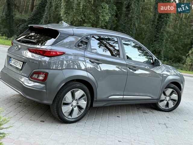 Серый Хендай Kona, объемом двигателя 0 л и пробегом 95 тыс. км за 17300 $, фото 122 на Automoto.ua