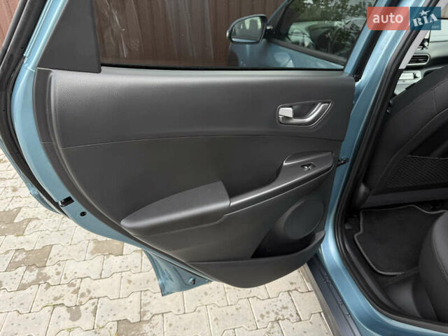 Серый Хендай Kona, объемом двигателя 0 л и пробегом 127 тыс. км за 17650 $, фото 42 на Automoto.ua