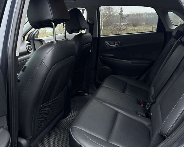 Серый Хендай Kona, объемом двигателя 0 л и пробегом 115 тыс. км за 19000 $, фото 20 на Automoto.ua