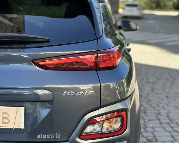Серый Хендай Kona, объемом двигателя 0 л и пробегом 129 тыс. км за 16999 $, фото 17 на Automoto.ua