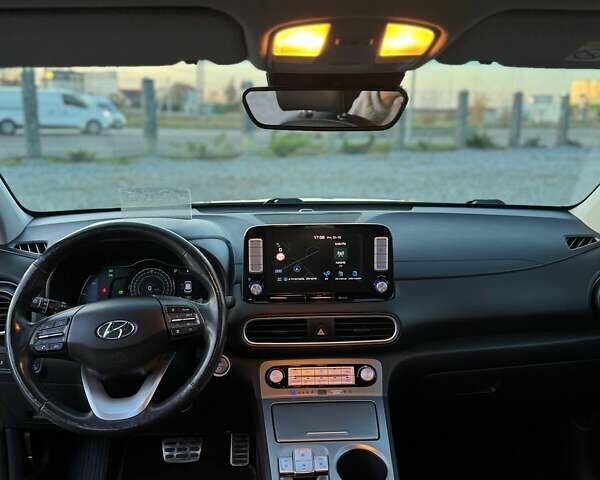 Сірий Хендай Kona, об'ємом двигуна 0 л та пробігом 113 тис. км за 17800 $, фото 10 на Automoto.ua