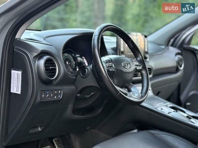Серый Хендай Kona, объемом двигателя 0 л и пробегом 96 тыс. км за 17200 $, фото 42 на Automoto.ua
